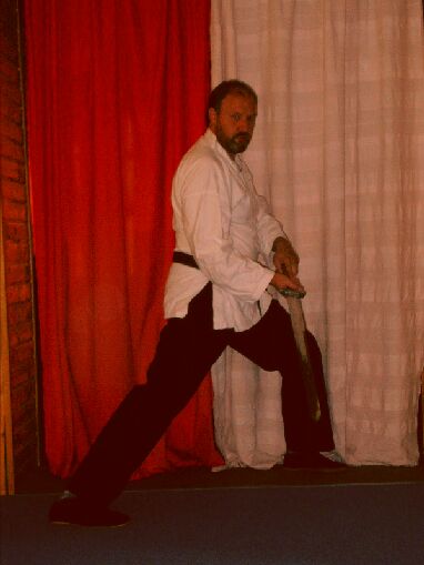 Shaolin-Meister Bernd Gr�tz mit dem Langschwert. Die Archive des shen-tao-chi