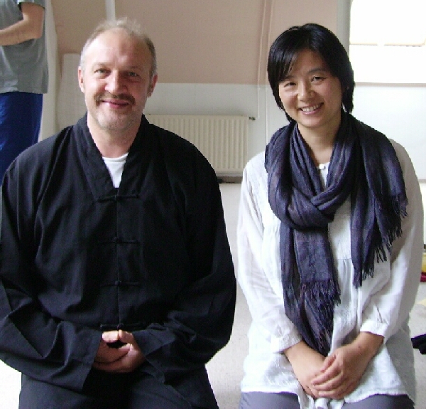 Archivator Bernd Grätz mit Dao-Lehrerin Qin Ling