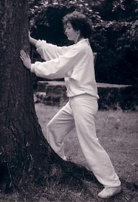 Heike vom Dojo Duisburg: Baum-Qi-Gong 1984 im Duisburger Wald