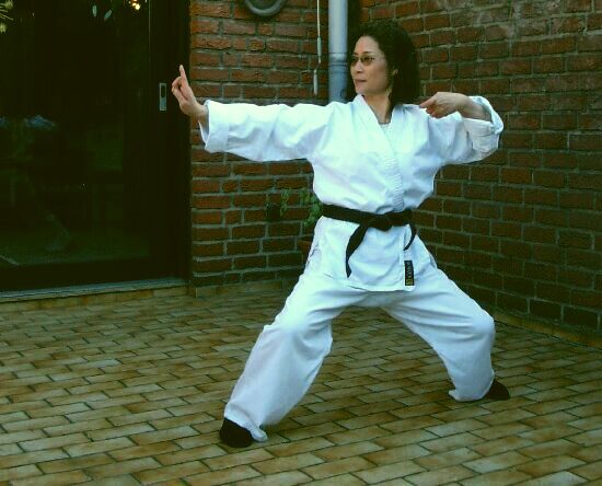 qi-gong / dao-yin, Ocka Song: Meister Guan-Yin spannt den Bogen. Chi-Kung  im Shaolin Kung-Fu.
