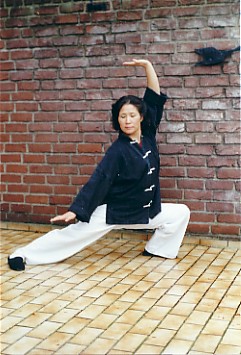 Ocka Song zeigt Shaolin Qigong. Schlange und Kranich