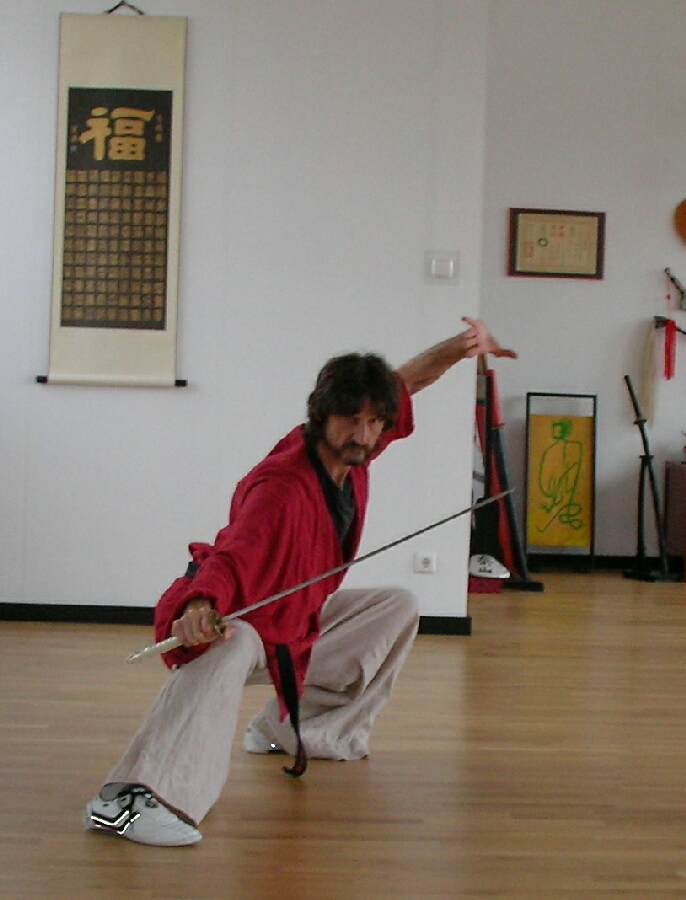 Meditation und Schwertkampfkunst im Dojo des Tao-Chi