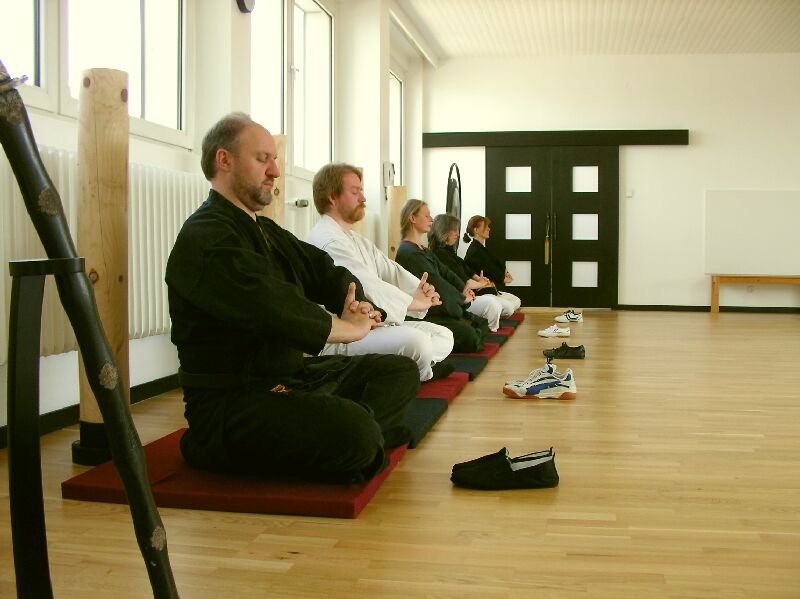 Shaolin, Handgriffe der Meditations-Schulung. Mehr Bilder mit einem Klick. Viel Spa�